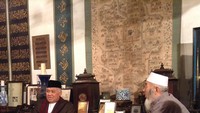 Bertemu dengan imam masjid di Xian, China, Din saat itu juga disuguhi aneka kue lokal. Pengalaman ini tentu saja tak terlupakan. Foto: Instagram m_dinsyamsuddin