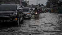 Sehingga tidak dapat menampung debit air secara maksimal saat hujan lebat mengguyur kawasan Bandung Raya.