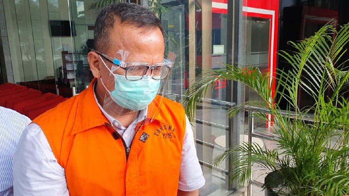Eks Menteri Kelautan dan Perikanan, Edhy Prabowo usai diperiksa KPK