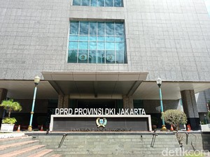 Titik Terang Influencer Ngaku Terima Vaksin Ketiga di DPRD DKI