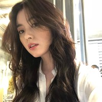 12. Han Hyo JooHan Hyo Joo merupakan aktris yang dianggap memiliki kecantikan klasik. Tak heran jika pemain drama W tersebut terpilih di posisi 12 dalam daftar aktris tercantik 2021 versi KingChoice.Foto: dok. Instagram @hanhyojoo222