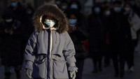 Langkah lain yang ditempuh China menyambut Imlek adalah dengan mengumumkan liburan lebih awal untuk siswa sekolah. Selain itu, turis diminta untuk tidak mengunjungi Beijing selama liburan.  