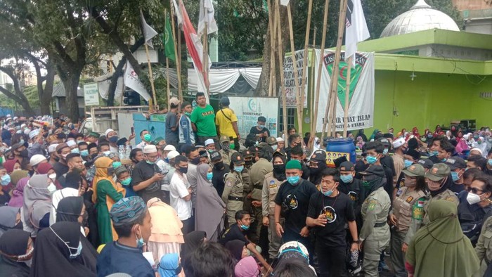 Jemaah pengajian UAS di Medan mulai membubarkan diri (dok. detikcom)