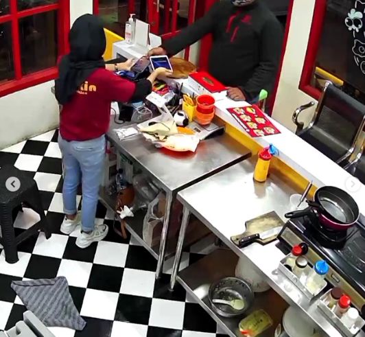 Kasih Restoran Dihipnotis Pria yang Nyamar Jadi Ojol