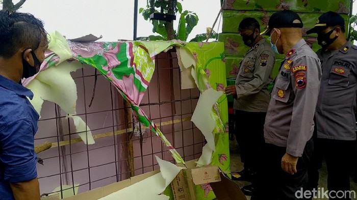 Kasur pegas (spring bed) abal-abal yang biasa dijual dengan iming-iming cuci gudang