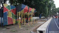 Meskipun revitalisasi masih berlangsung, namun wujud wajah baru alun-alun mulai terlihat indahnya.