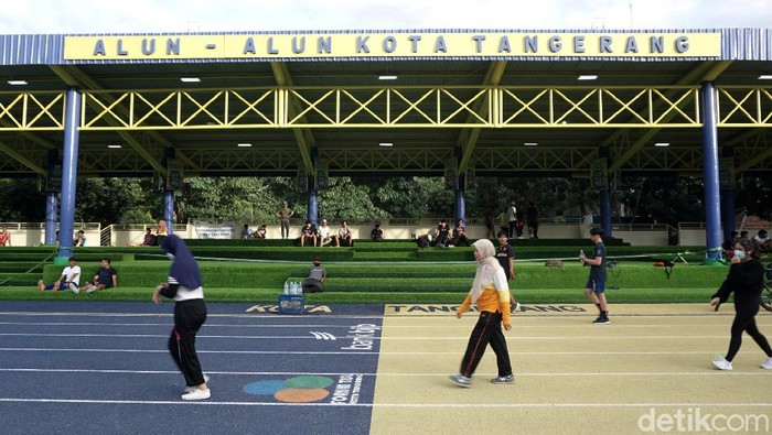 Keren Banget! Begini Wajah Baru Alun-alun Kota Tangerang Revitalisasi alun-alun Kota Tangerang masih berlangsung. Alun-alun yang juga populer dengan nama lapangan Ahmad Yani itu mulai terlihat wujud indahnya.