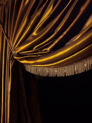 kesalahan desain interior on Black Background