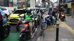 Ketika Hak Pejalan Kaki Ditikung Pemotor Nakal