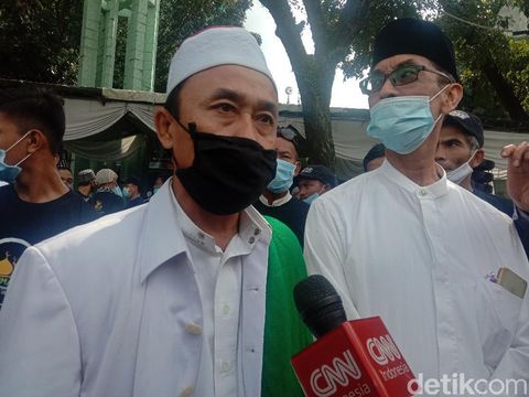 Ketua Panita Kegiatan Pengajian Nursarianto (kiri) bersama Ketua BKM Masjid Amal Silaturahmi Indra Syafii (Ahmad Arfah/detikcom)