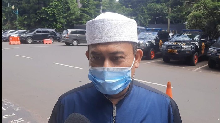 Ketum PA 212 Slamet Maarif tiba di Polda Metro Jaya untuk diperiksa terkait Aksi 1812.