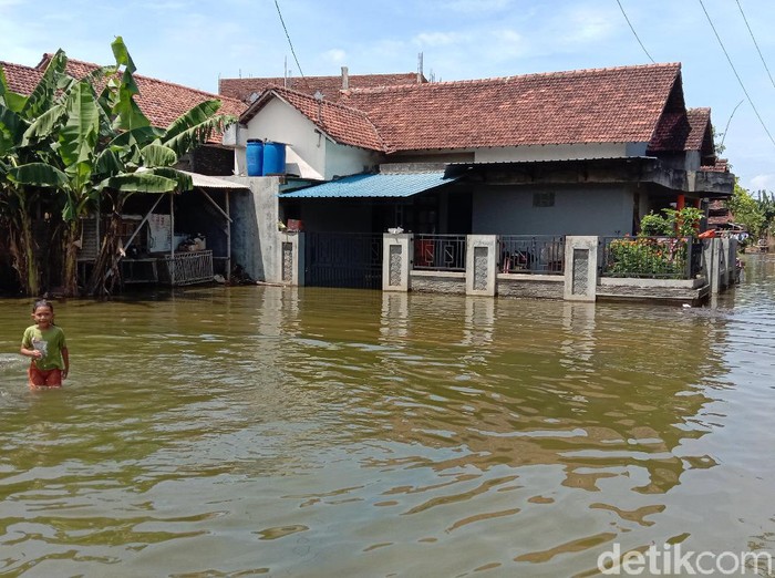 Kondisi genangan banjir di Desa Setrokalangan Kecamatan Kaliwungu, Kudus, Senin (4/1/2021).