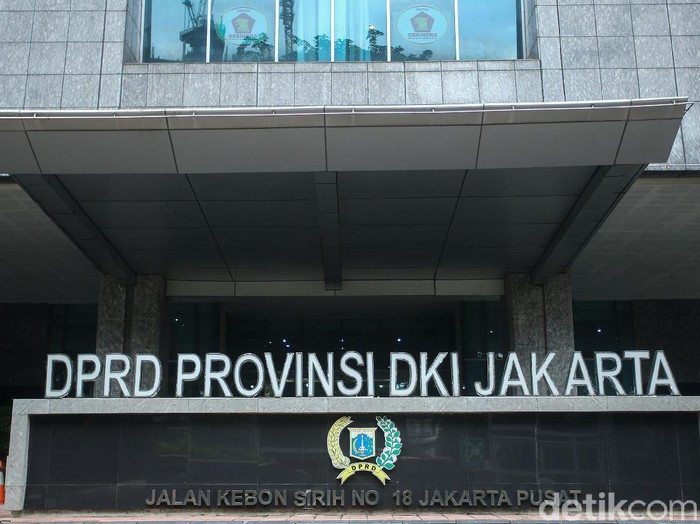 Ketua DPRD DKI Jakarta Prasetio Edi Marsudi mengatakan Gedung DPRD DKI Jakarta ditutup sementara karena banyak anggota yang terpapar Corona.