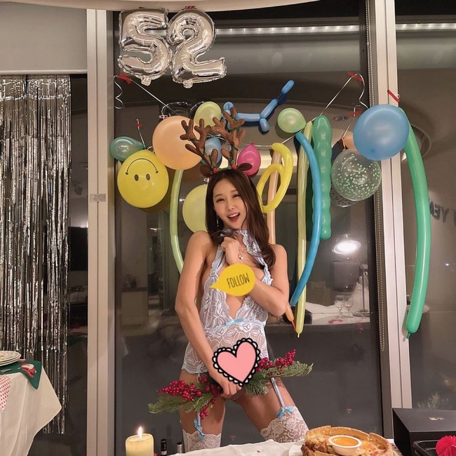 Baru-baru ini bahkan mengunggah foto ulang tahun ke-52 mengenakan lingerie. Foto: Instagram @sjeuro