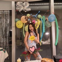 Baru-baru ini bahkan mengunggah foto ulang tahun ke-52 mengenakan lingerie. Foto: Instagram @sjeuro