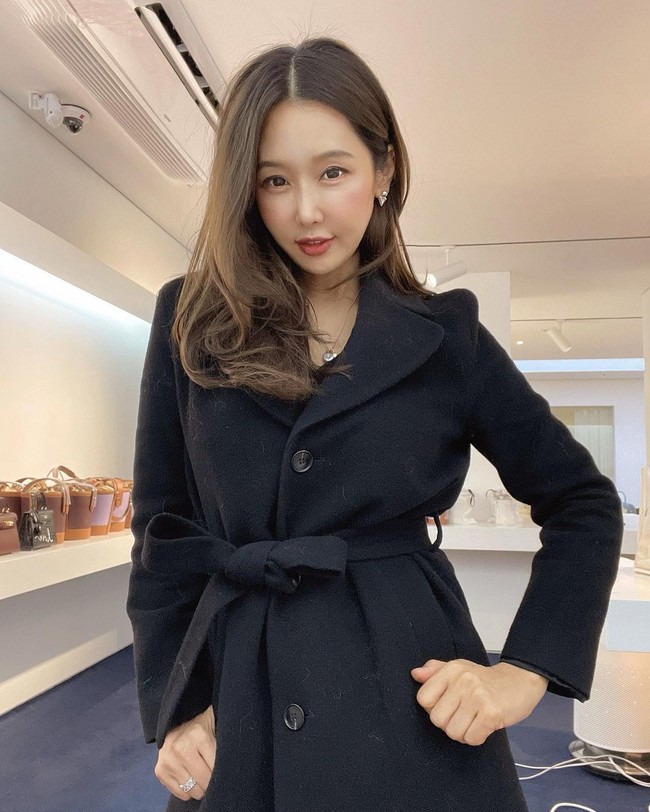 Karena penampilan dan hubungannya dengan sang anak, Lee Soo Jin dikenal sebagai hip mom.  Wanita kelahiran 1969 tersebut pun menjadi panutan untuk para ibu-ibu. Foto: Instagram @sjeuro