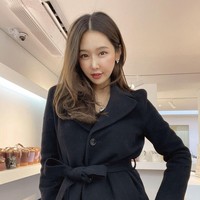 Karena penampilan dan hubungannya dengan sang anak, Lee Soo Jin dikenal sebagai hip mom.  Wanita kelahiran 1969 tersebut pun menjadi panutan untuk para ibu-ibu. Foto: Instagram @sjeuro