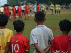 Waktu Permainan Sepakbola, Jumlah Pemain, dan Ukuran Lapangannya