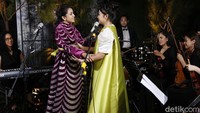 Lagu duet mereka yakni Jangan Pisahkan pun didapuk menjadi langkah awal Khirani di dunia musik.