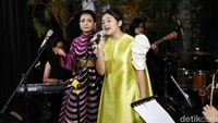 Keduanya menampilkan beberapa lagu dari Dewa 19 serta single terbaru milik keduanya yakni Jangan Pisahkan.