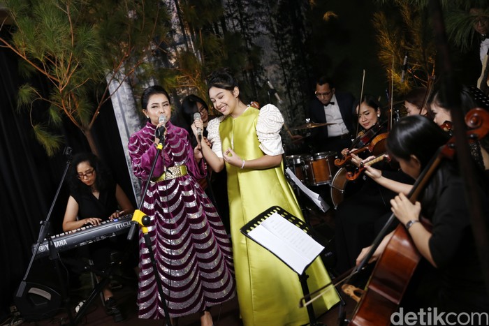Mayangsari Mayangsari dan Khirani Trihatmodjo saat ditemui di kediamannya.
