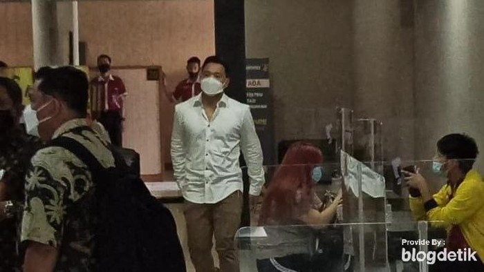 Michael Yukinobu Defretes atau Nobu Hadiri Pemeriksaan Tersangka Kasus Video Syur