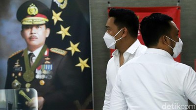 Penampilan Nobu Saat Diperiksa Soal Video Syur di Polda Metro