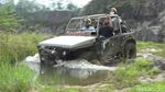 Foto: Naik Mobil Offroad Menaklukan Medan Terjal Tampomas