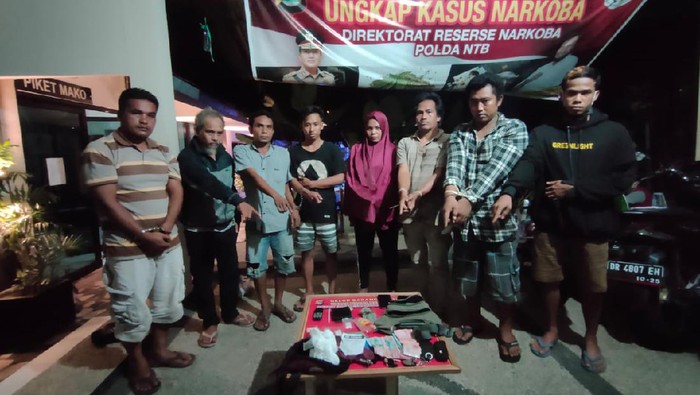 Polda NTB Gerebek Rumah Bandar Sabu, 8 Orang Ditangkap Termasuk Istri Bandar