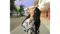 Rere Melinda mengaku merasa lebih senang dan enak dengan pria yang besar. (Foto: dok. Instagram @reremelinda69)  