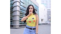 Potret Rere Melinda bergaya lucu. (Foto: dok. Instagram @reremelinda69)