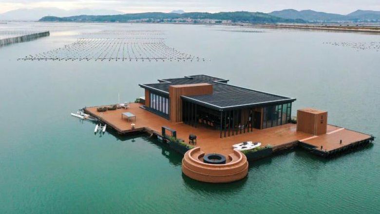 Pria Ini Bangun Rumah Mewah di Tengah Laut China Selatan Pria Ini Bangun Rumah Mewah di Tengah Laut China Selatan