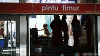 Suasana tak begitu ramai siang ini.
