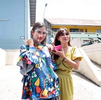 Video diawali Syahnaz yang lipsync, Gak papa gak cantik yang penting. Lalu dilanjutkan dengan Nisya, Gak gatel sama cowok orang. Foto: Pool/Noel/detikFoto