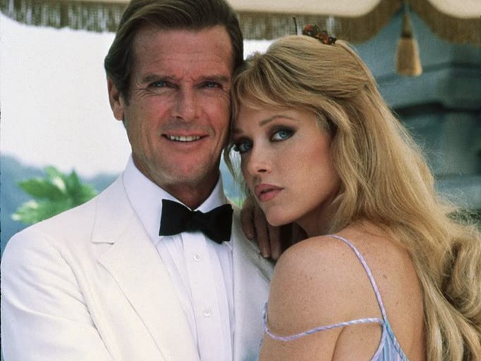 Tanya Roberts dan Roger Moore