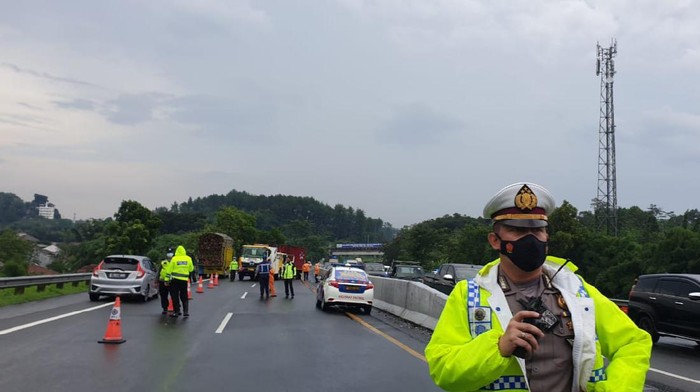 TKP Kecelakaan beruntun di Tol Semarang-Solo KM 428, Kabupaten Semarang, Senin (4/1/2021).