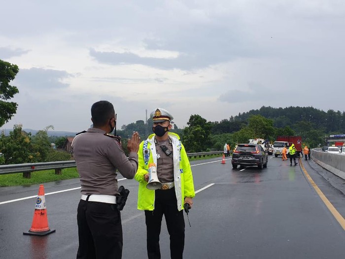 TKP Kecelakaan beruntun di Tol Semarang-Solo KM 428, Kabupaten Semarang, Senin (4/1/2021).