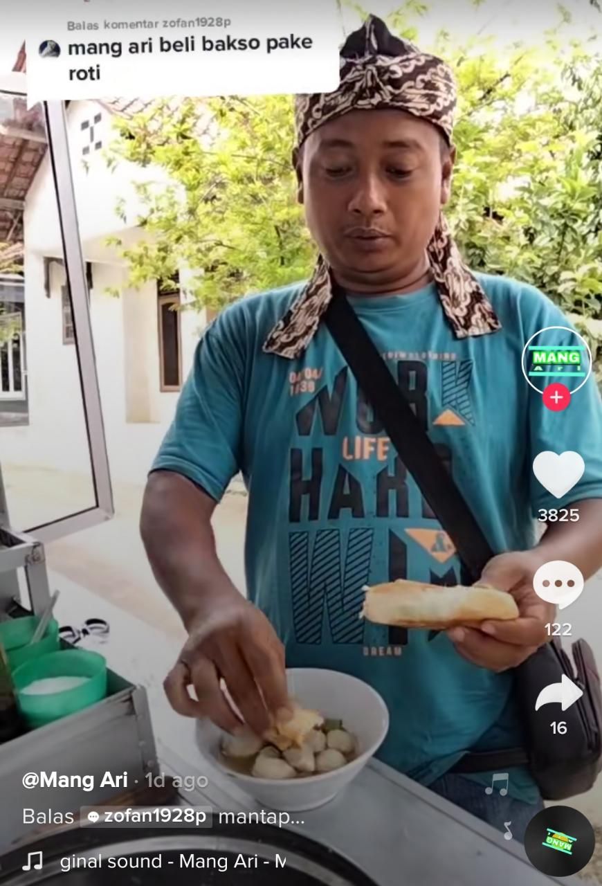 Tukang Bakso Viral Ini Racik Bakso Pakai Roti hingga Kedondong!