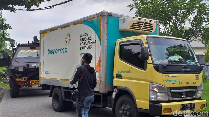 vaksin covid-19 tiba di surabaya