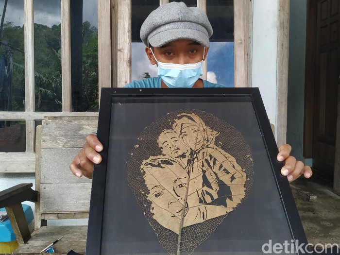 warga Blitar ini berusaha bangkit dengan memanfaatkan potensi alam