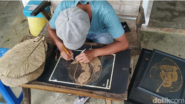 warga Blitar ini berusaha bangkit dengan memanfaatkan potensi alam