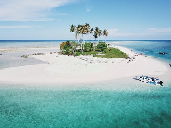 Potret Wisata  Berau yang Bikin Kamu Ngebet Liburan Foto 5