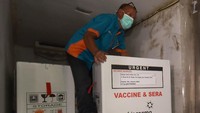 Sebanyak 31.000 dosis vaksin COVID-19 Sinovac yang tiba di Bali tersebut pada vaksinasi tahap awal diprioritaskan untuk tenaga kesehatan yang akan dilakukan pada 22 Januari 2021 mendatang.