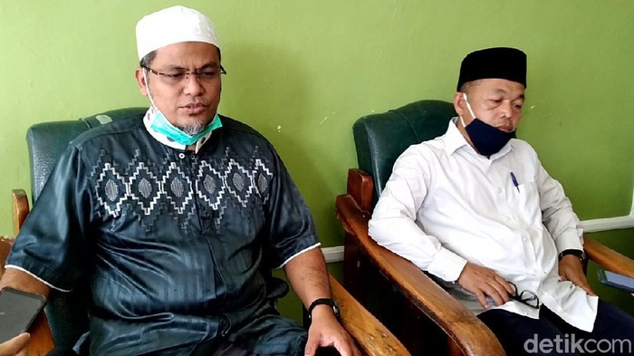 Anak Abu Bakar Baasyir, Abdul Rochim (kiri) bersama Muhammad Darwis, Sukoharjo,  Selasa (5/1/2021).