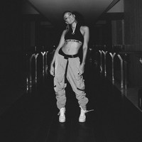 Agnez Mo memiliki tubuh fit dan berotot yang membuat banyak orang kagum. Termasuk otot perut berbentuk sixpack. Penyanyi 34 tahun ini memang gila olahraga sejak dulu. Latihan yang sering dilakukannya adalah angkat beban. Foto: Instagram