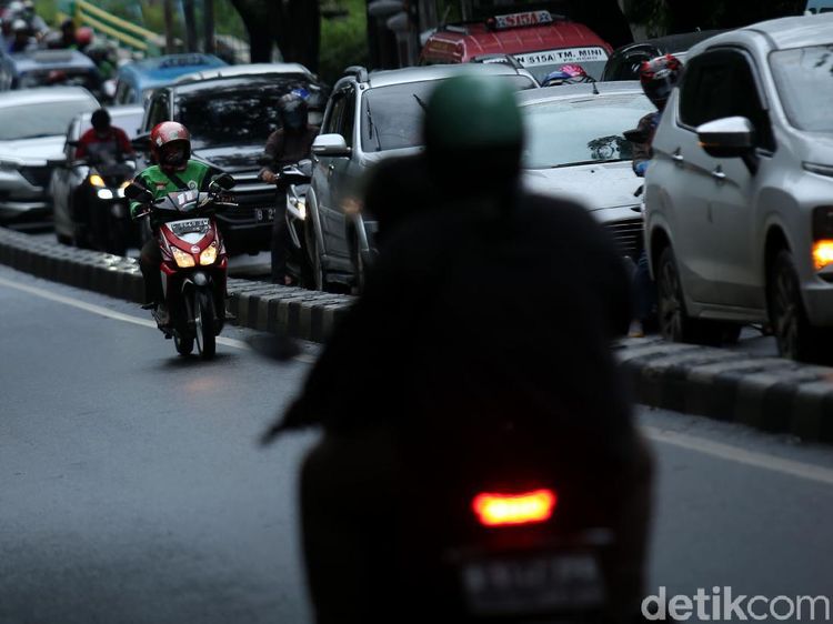 Nggak Ada Kapoknya! Pemotor di Jakarta Masih Nekat Lawan Arah