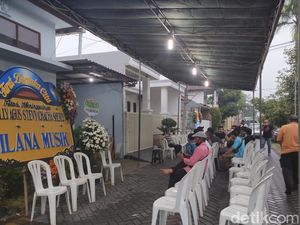 Suasana Duka di Rumah Chacha Eks Trio Macan yang Meninggal Kecelakaan