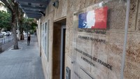 Selain Inggris, Lebanon juga mengumumkan kebijakan lockdown penuh selama tiga minggu, termasuk jam malam, untuk mencegah peningkatan kasus COVID-19 di negara tersebut. Hal ini dilakukan karena rumah sakit di negara tersebut sudah menghadapi krisis keuangan. Menteri Kesehatan yang tengah menjabat saat ini, Hamad Hasan mengatakan lockdown akan dimulai pada Kamis (7/1/2021) hingga 1 Februari 2021. Sam Tarling/Getty Images  