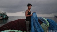 Hal itu jauh berbeda dari bulan biasanya yang bisa mendapatkan 1 ton ikan.