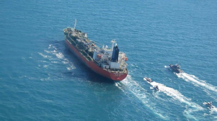 Kapal Tanker Korea Selatan Ditangkap Otoritas Iran In this photo released Monday, Jan. 4, 2021, by Tasnim News Agency, the MT Hankuk Chemi, a South Korean-flagged tanker is escorted by Iranian Revolutionary Guard boats on the Persian Gulf. Iranian state television acknowledged that Tehran seized the oil tanker in the Strait of Hormuz. The report on Monday alleged the MT Hankuk Chemi had been stopped by Iranian authorities over alleged βoil pollutionβ in the Persian Gulf and the strait. (Tasnim News Agency via AP)